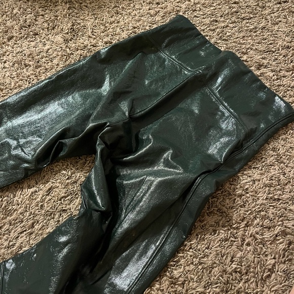 SPANX Shiny Green Leggings Pants - Picture 3 of 4